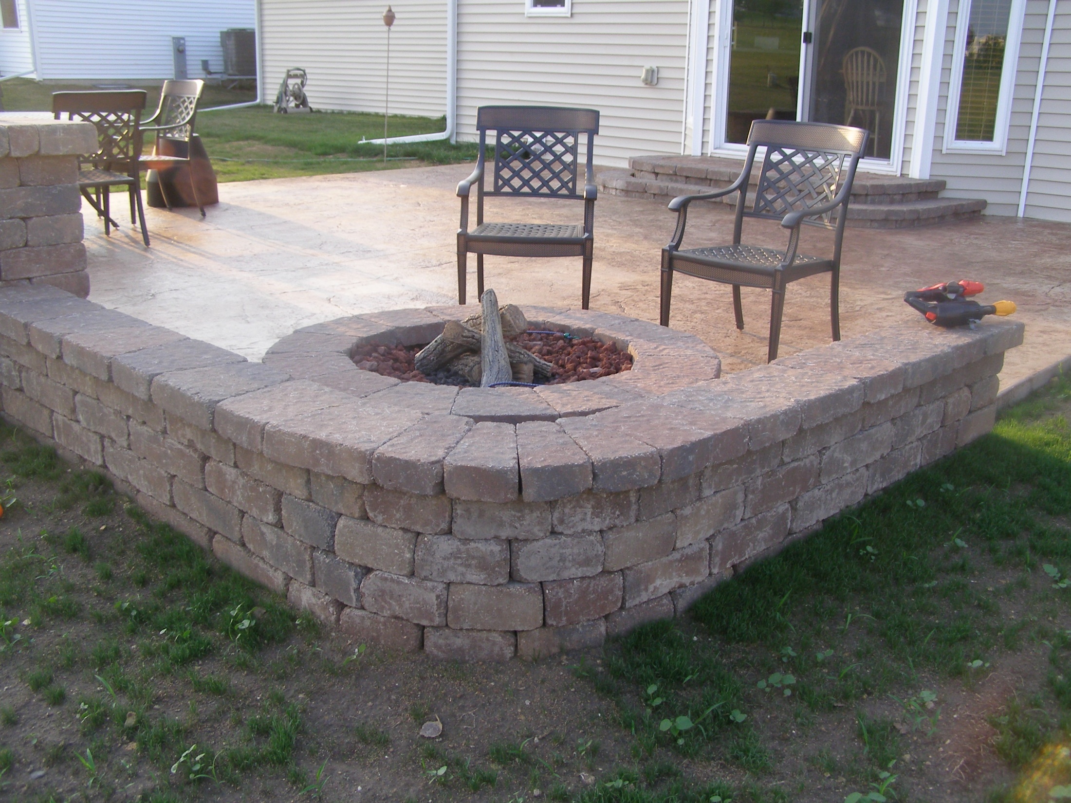 Rockford Seat Wall - Creative Concrete and Landscaping